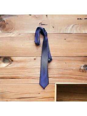 Kenneth Cole Reaction Two Tone Purple Necktie for Men